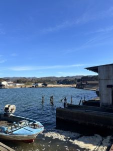 加茂湖の牡蠣小屋